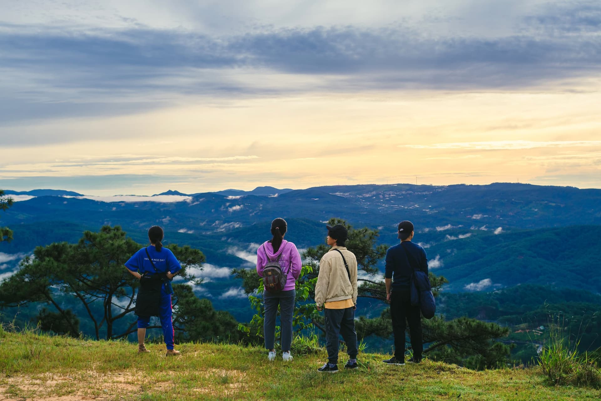 A "Forbidden" Hike: The Secret Allure of Pinhatt Peak in Da Lat