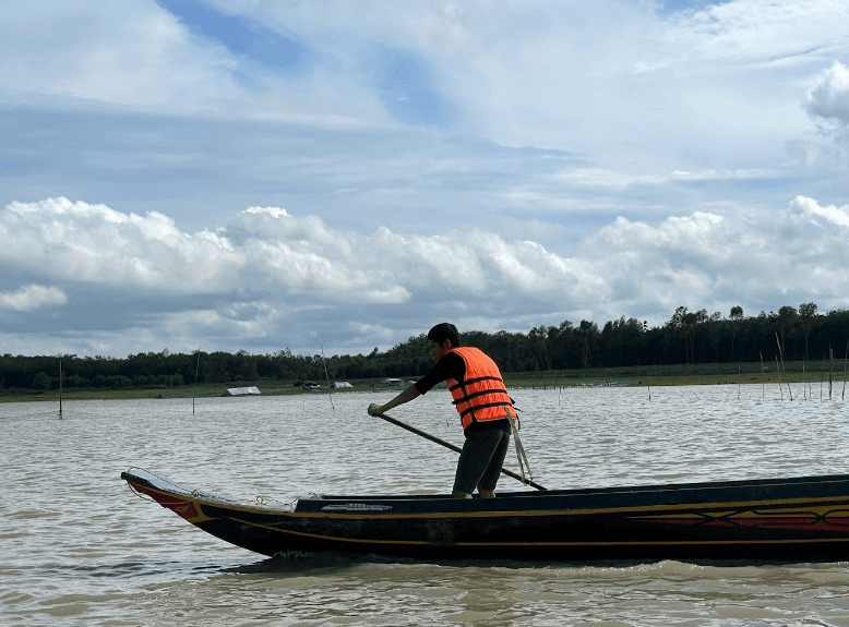 Nhà nổi du lịch anh Phương Bình Dương