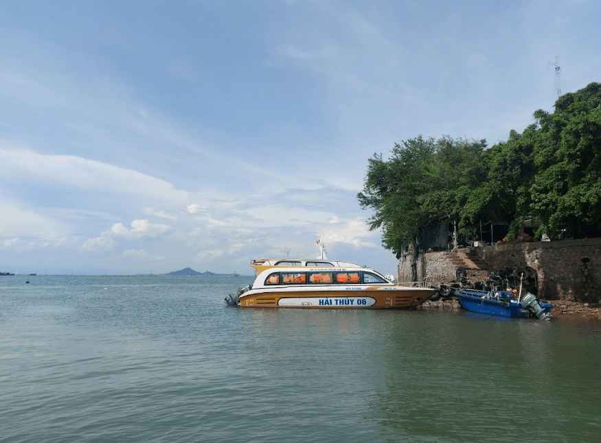 Bến Tàu Vạn Gia