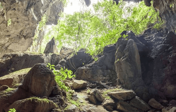 Tien Son Cave