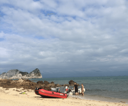 Hòn Nứt Đất