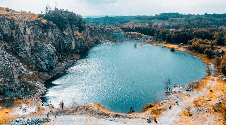 Tuyệt Tình Cốc Đá Bàn - Bình Trị