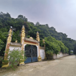 Đền Niệm Tam Vị Chúa Mường