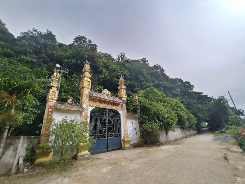 Đền Niệm Tam Vị Chúa Mường