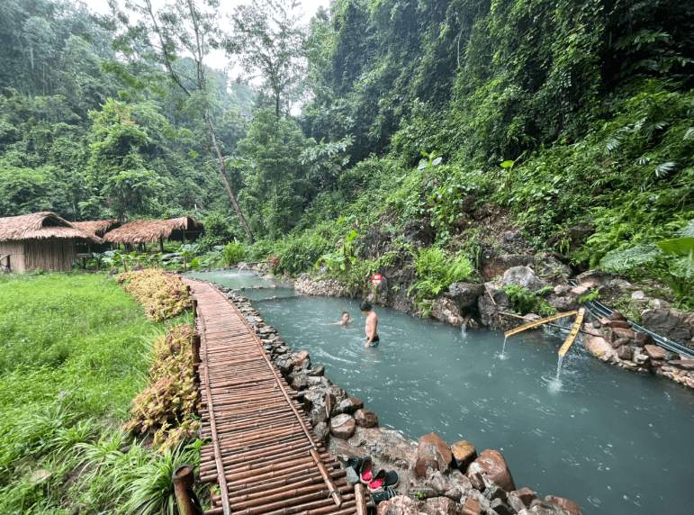 Suối Nước Nóng Bò Ấm - Mộc Châu - Sơn La
