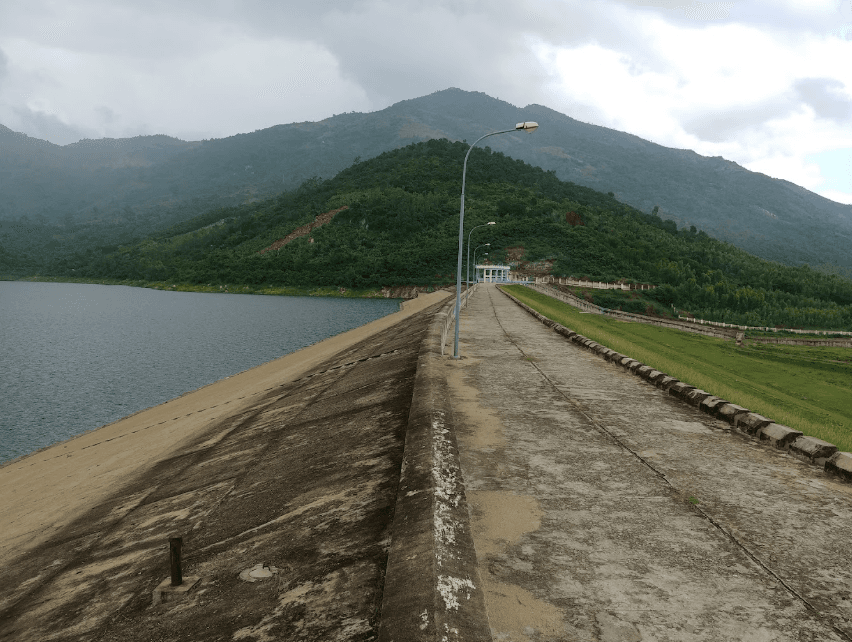 Đập Hồ Hoa Sơn