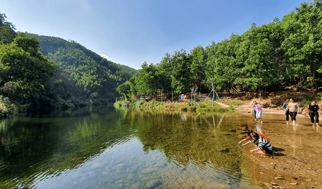 Đập Tràn Suối Nước Ngọt Tự Nhiên