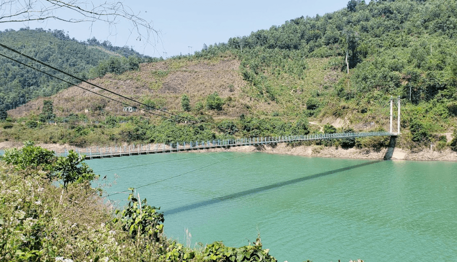 Cầu treo xã Dang