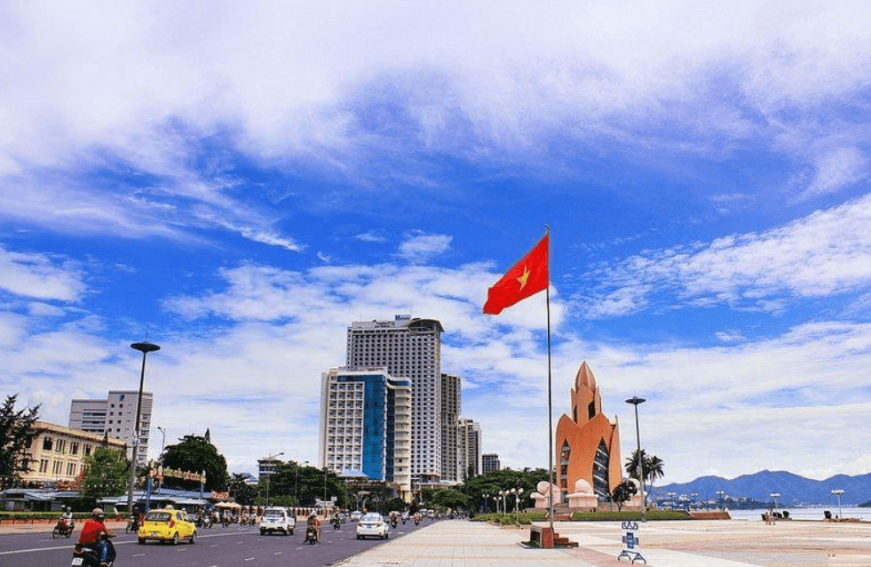 Quảng trường 2-4