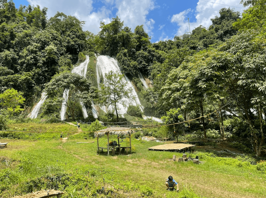 Thác Tạt Nàng - Vân Hồ - Sơn La