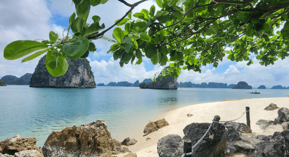 Thiên Canh Sơn Beach