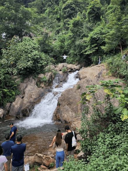 Thác nước Xím Vàng