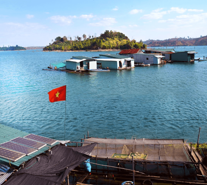 Làng chài sông Sê San