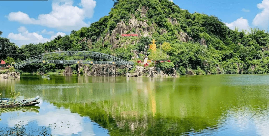 Khu du lịch Lòng hồ Núi Sập