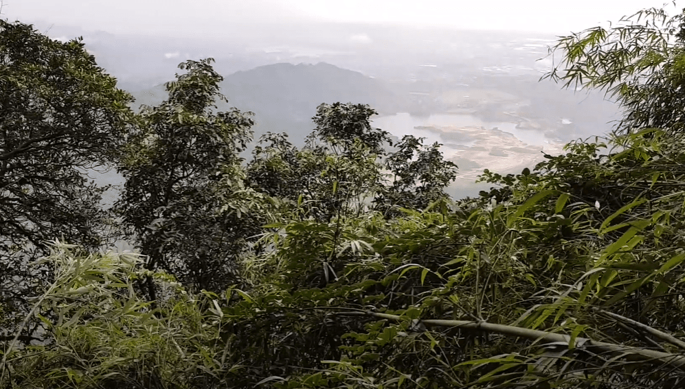 Trekking Đỉnh núi Mỏ Quạ