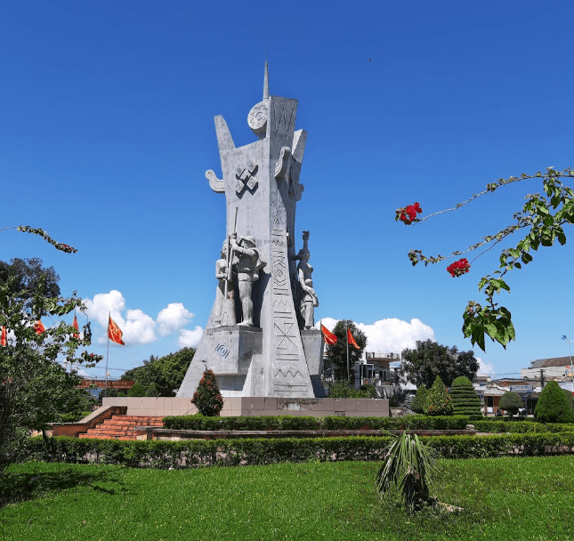 Tượng Đài Đắk Hà - Đăk Hà - Kon Tum