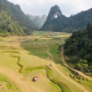 Núi Mắt Thần (Núi Thủng) Cao Bằng