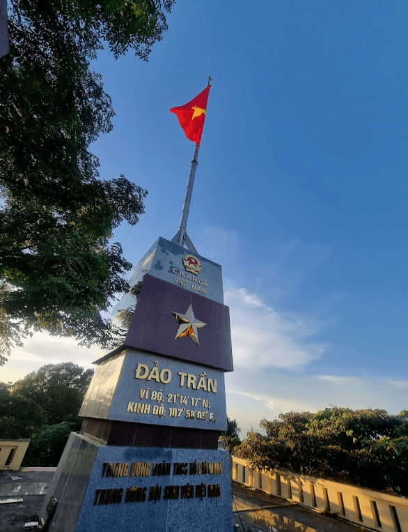 Cột cờ đảo Trần