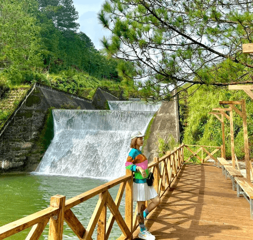 Đập tràn Hồ Tuyền Lâm