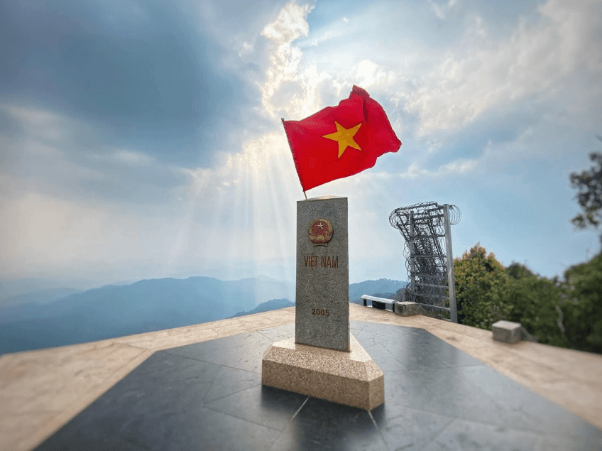 Trekking Điểm Cực Tây Tổ Quốc - A Pa Chải