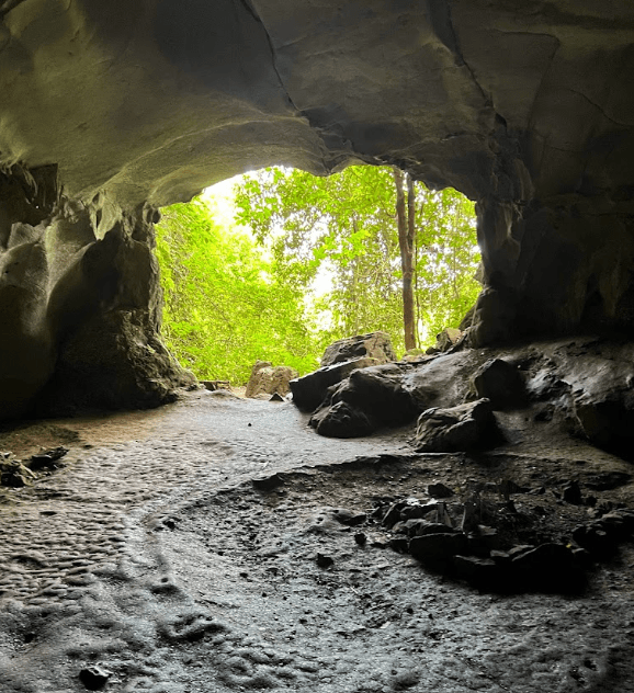Động Người Xưa (Cave of Prehistoric Man)