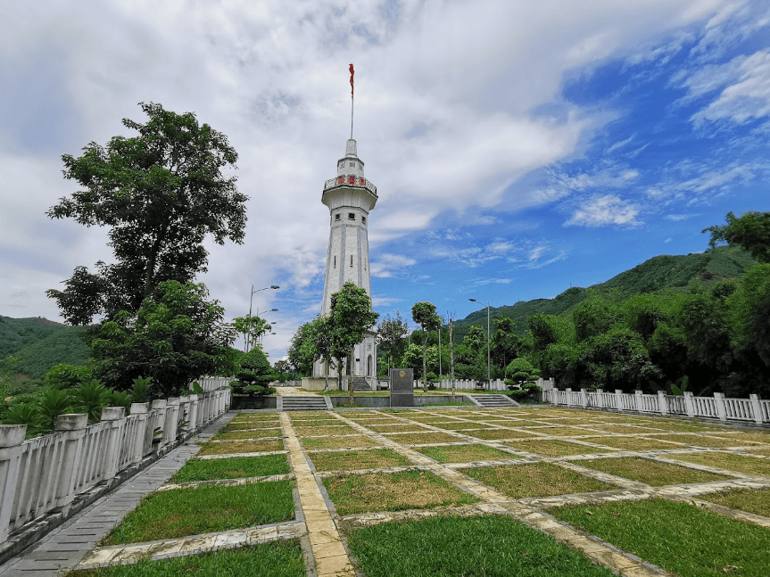 Cột cờ Lũng Pô - Bát Xát - Lào Cai