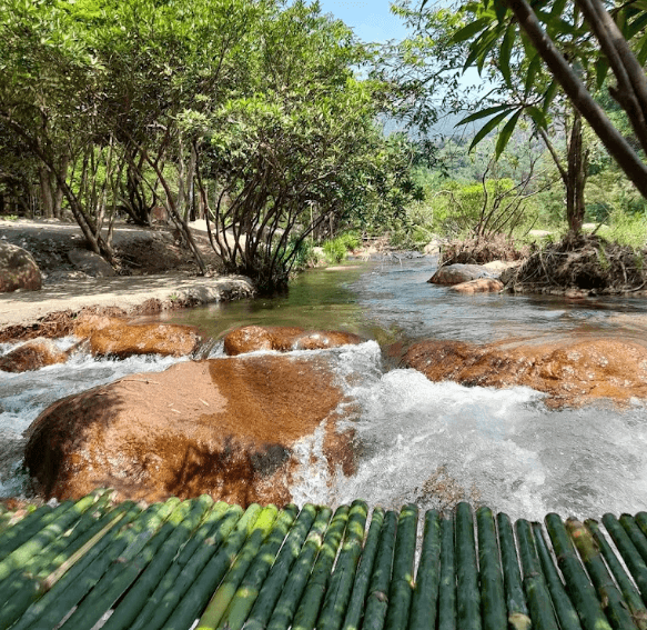 Suối Thiên Nhiên Anh Trung Kiên