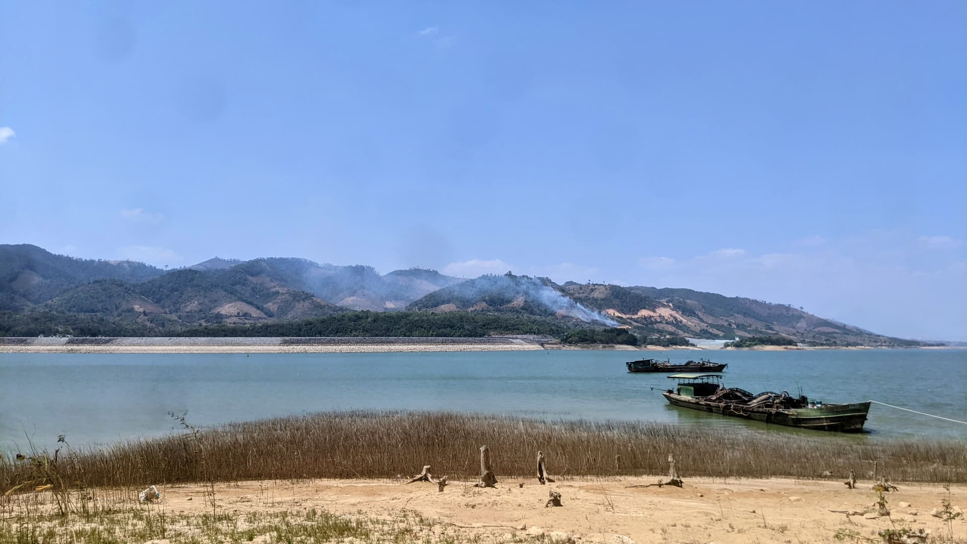 Cắm Trại Hồ Thủy Điện Ialy (Bãi 2)