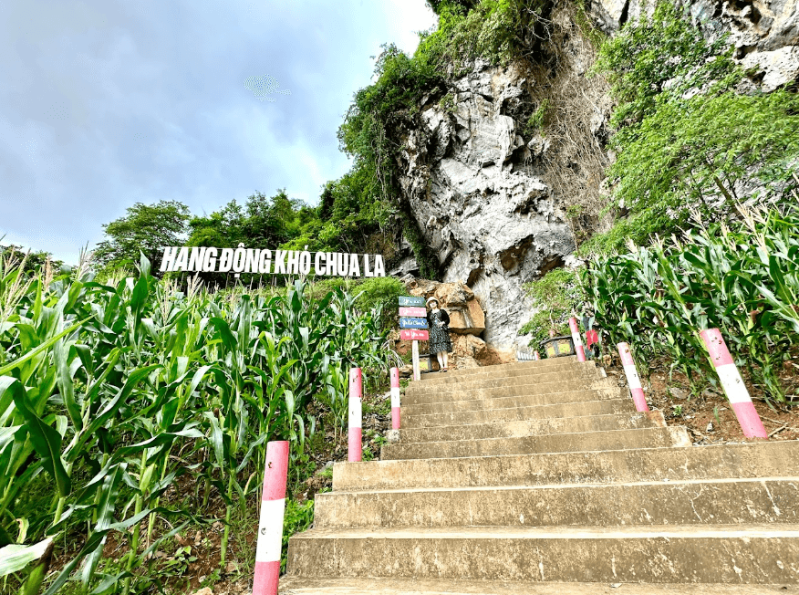 Hang động Khó Chua La