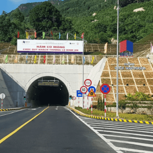 Cửa Nam Hầm Cù Mông