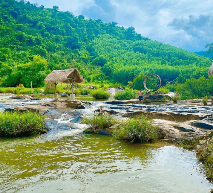 Suối Đá Bàn