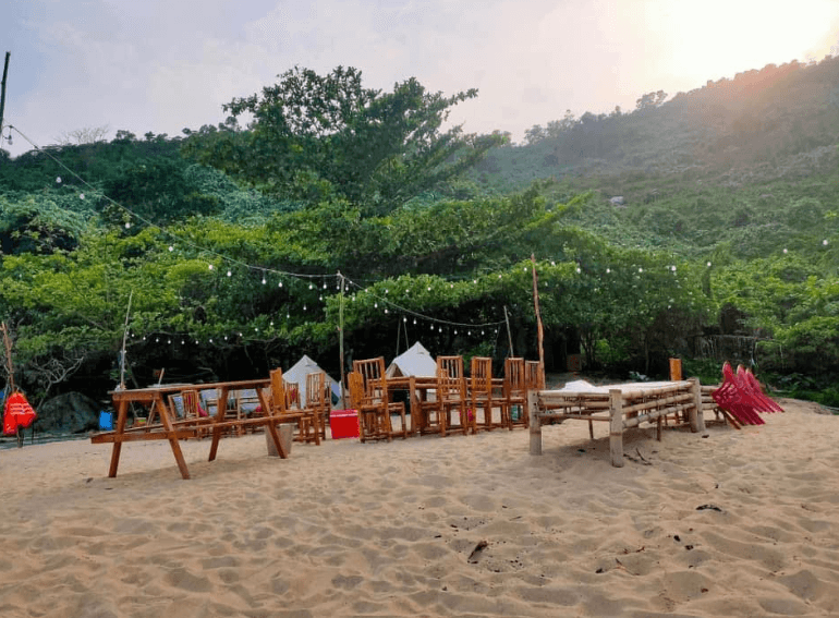 Bãi Biển Làng Vân