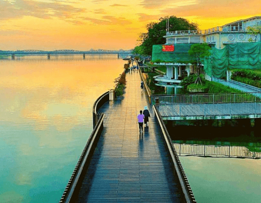 Cầu Đi Bộ Gỗ Lim
