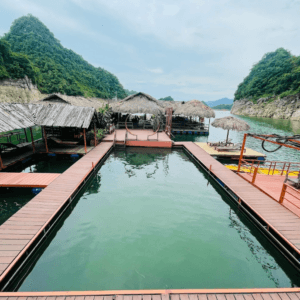 Nhà hàng nổi Vịnh Uy Phong - Quỳnh Nhai - Sơn La