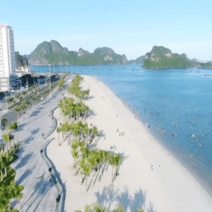 Bãi tắm Hòn Gai