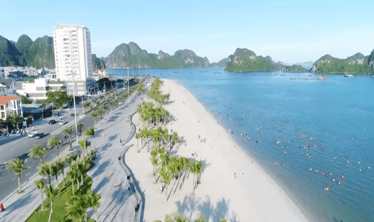 Bãi tắm Hòn Gai