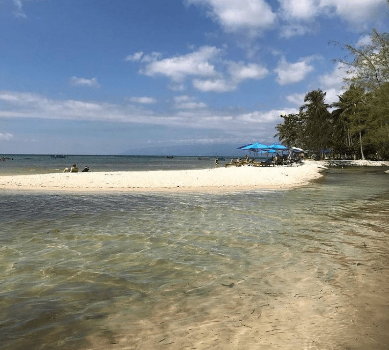 Bãi biển Vũng Bầu