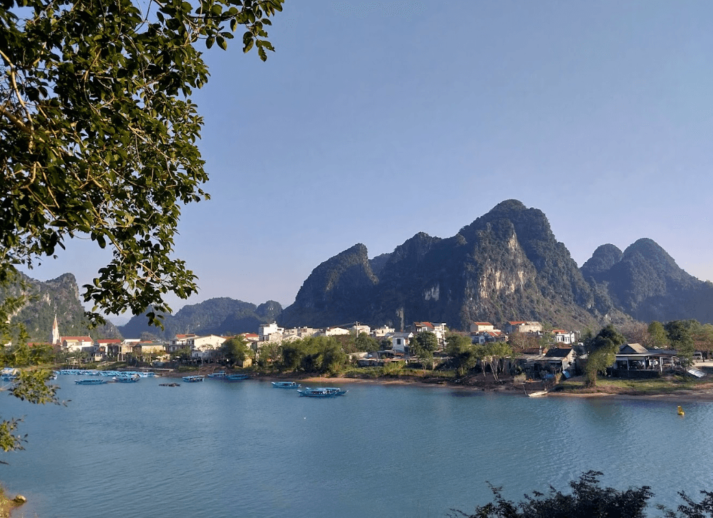 Xuan Son Boat Station