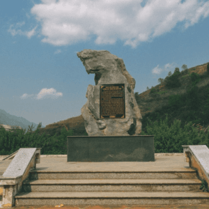 Bia vinh danh Ruộng bậc thang