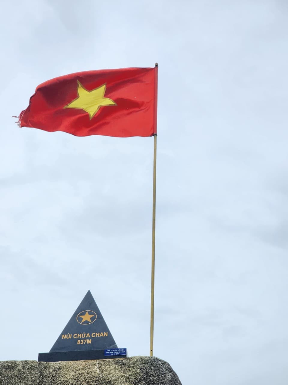 Leo Núi Chứa Chan
