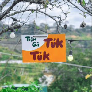 Tiệm gà Túk Túk