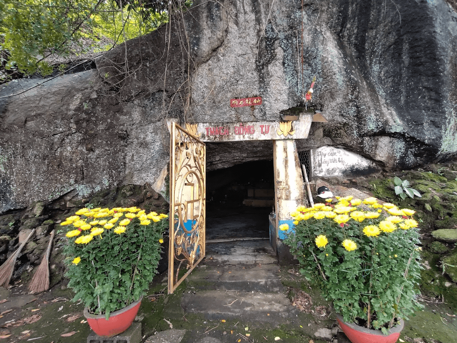 Chùa Hang Núi Thành Quảng Nam