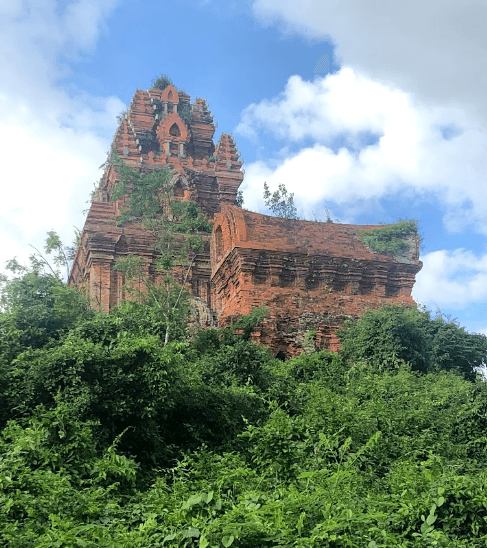 Tháp Bánh Ít