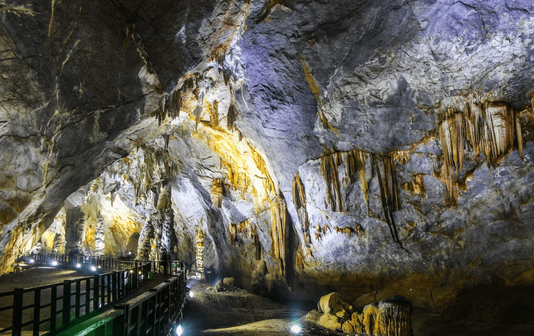 Động Thiên Đường (Paradise Cave)