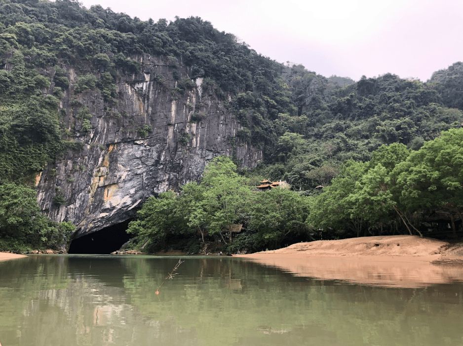 Phà Ngã Ba động Phong Nha