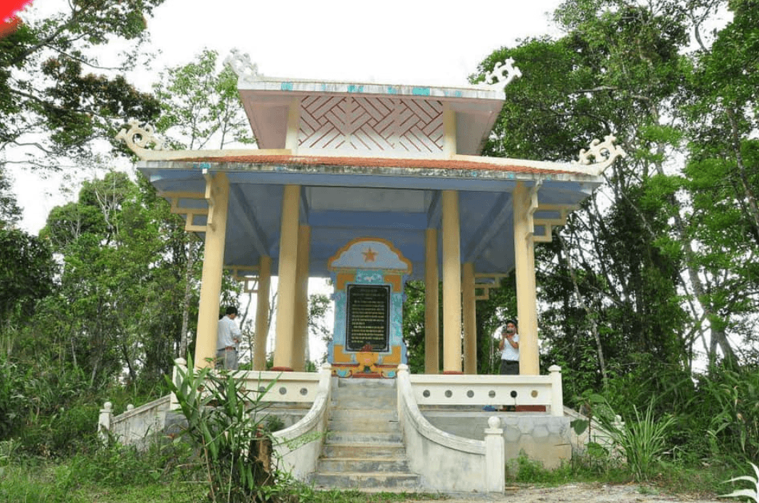 Bia di tích Chiến thắng Sân bay Abiah