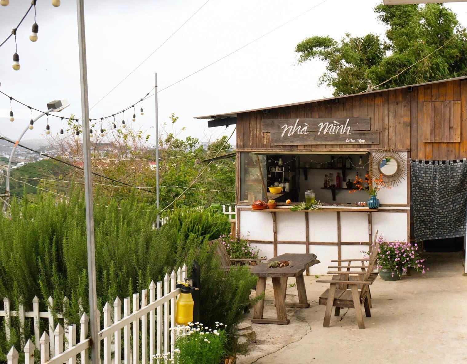 Nhà Mình Homestay and Coffee