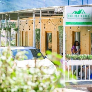 Homestay Nhà Bên Đường