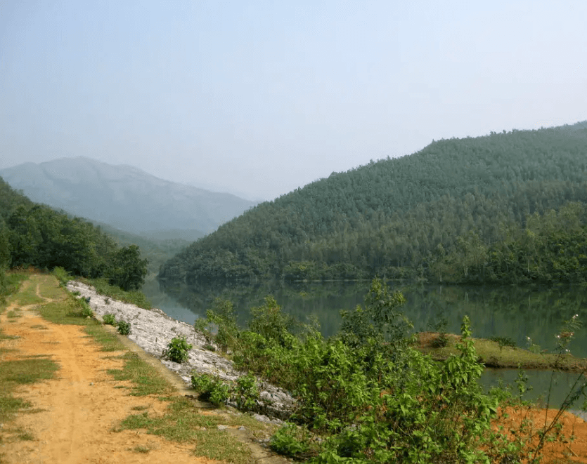 Hồ Đá Trắng - Đông Triều - Quảng Ninh