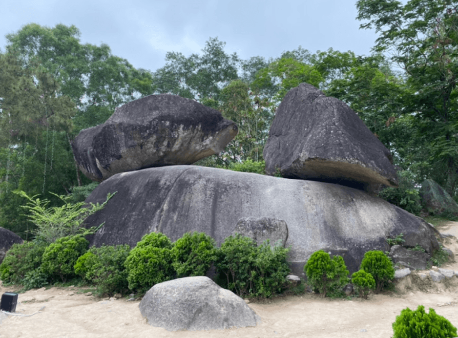 Hòn Trống Mái